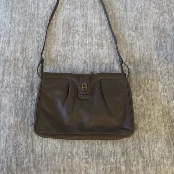 VINTAGE Etienne Aigner Brown Shoulder Bag - Picture 2 of 10